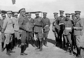 La Historia Trascendida - Silvestre charla con los jefes del Alcántara, 1921