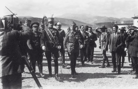 La Historia Trascendida - Alfonso XIII, con los generales Sanjurjo, Berenguer, Franco y Millán Astray, en el campamento de Dar Riffien, 1928