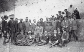 La Historia Trascendida - Periodistas, escritores y fotógrafos con el general Berenguer y el teniente coronel Lasquety en Xauen, 1920